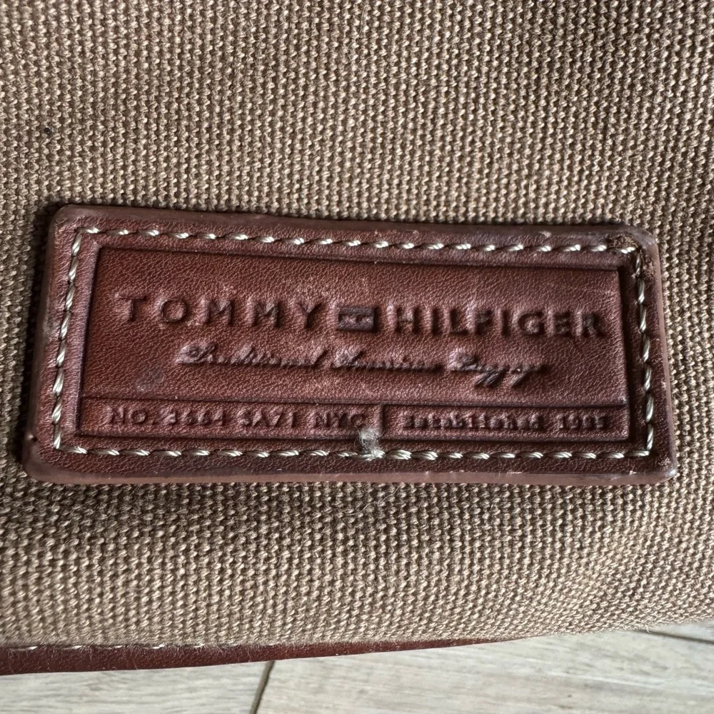 Tommy Hilfiger Workhorse Dowel Flap-Over Messenger Bag